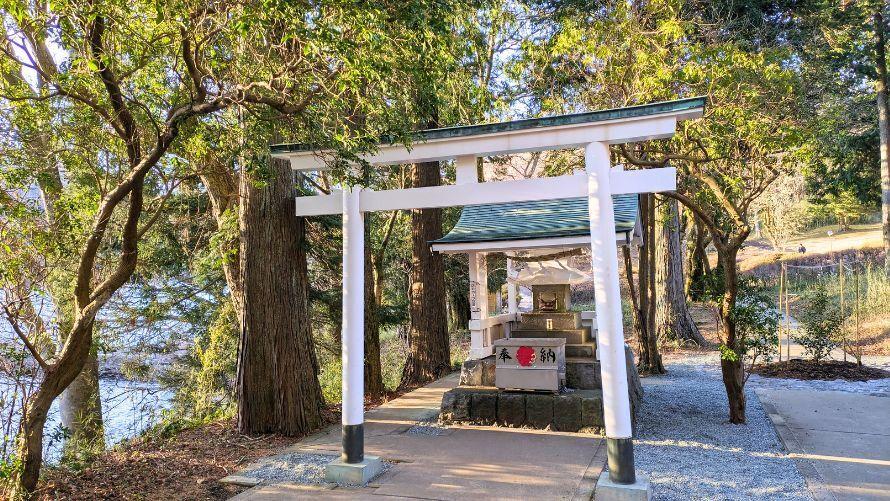 箱根九頭龍の森の園内に鎮座する白龍神社