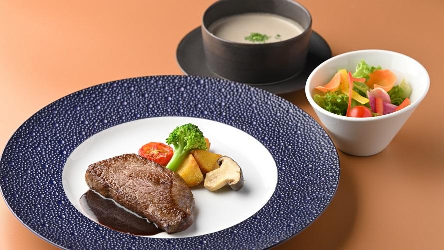 国産牛フィレステーキセット（アミューズ・サラダ・スープ・パン付き）