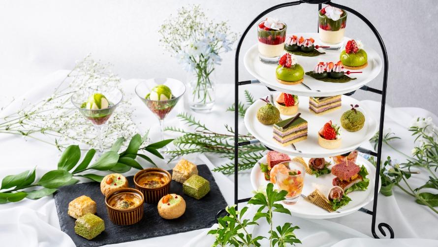 グランドプリンスホテル新高輪にあるレストラン、「Lounge Momiji」アフタヌーンティーのイメージ。