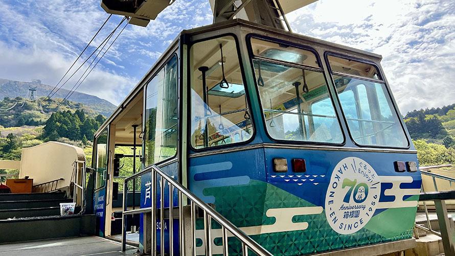 箱根園70周年にあわせてゴンドラも周年ロゴバージョンに