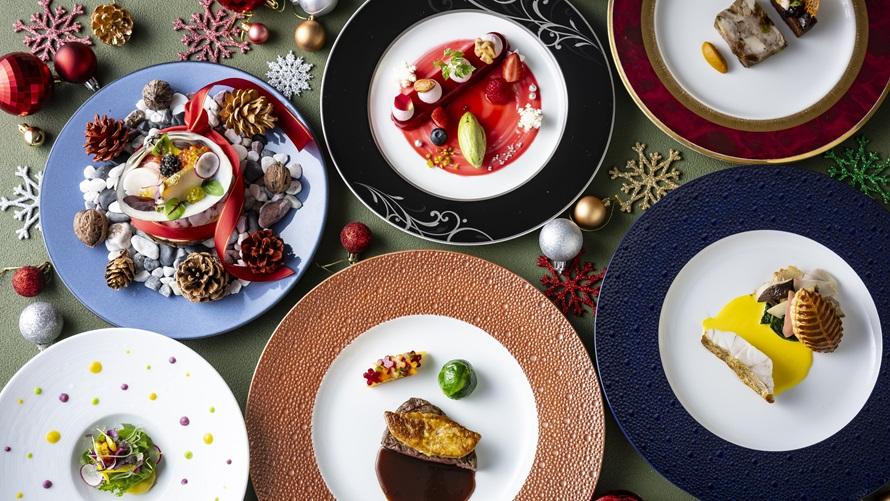 オマール海老や牛フィレ肉、フォアグラなど冬の味覚を堪能するクリスマスコース。