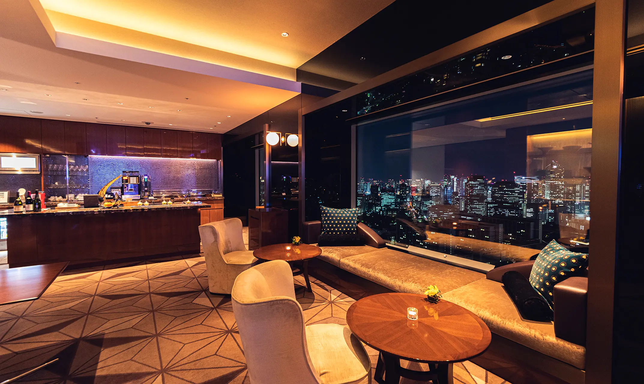 CLUB LOUNGE