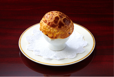 トリュフのパイ包みスープ