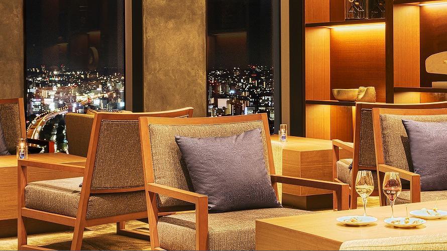 夜のクラブラウンジ