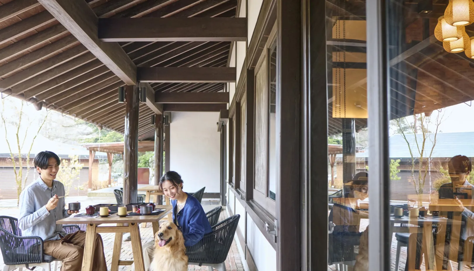 軽井沢プリンスホテル公式Webサイトより「愛犬と一緒に利用できる開放的なテラス席」