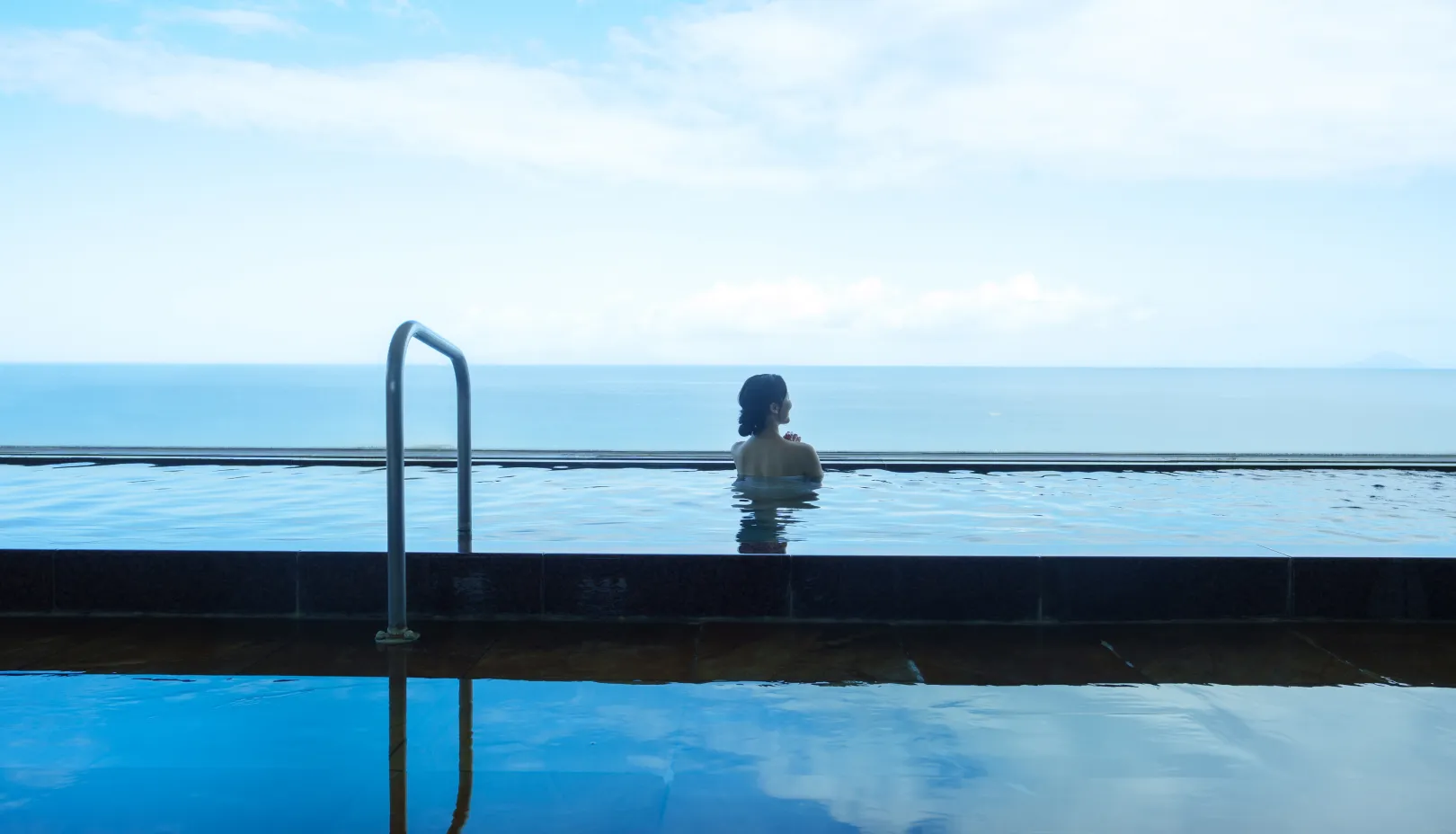 下田プリンスホテル公式Webサイトより「海を眺めながらくつろげる温泉浴場」