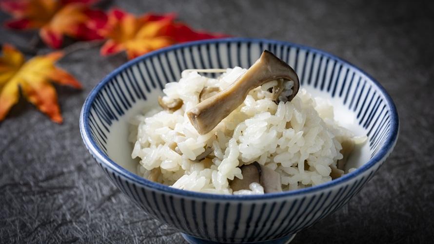 【食　事】きのこご飯 又は 白ご飯（滋賀県産米使用）