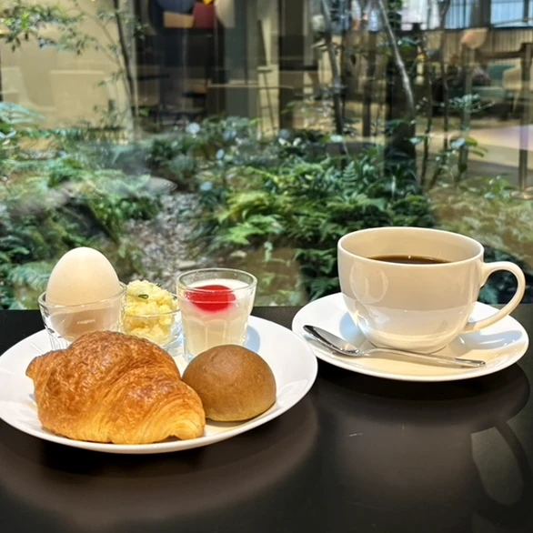 写真：おにぎりとお味噌汁