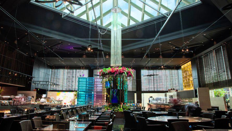 LUXE DINING HAPUNA　水の癒しとスローブッフェを楽しむ、大人の美食空間