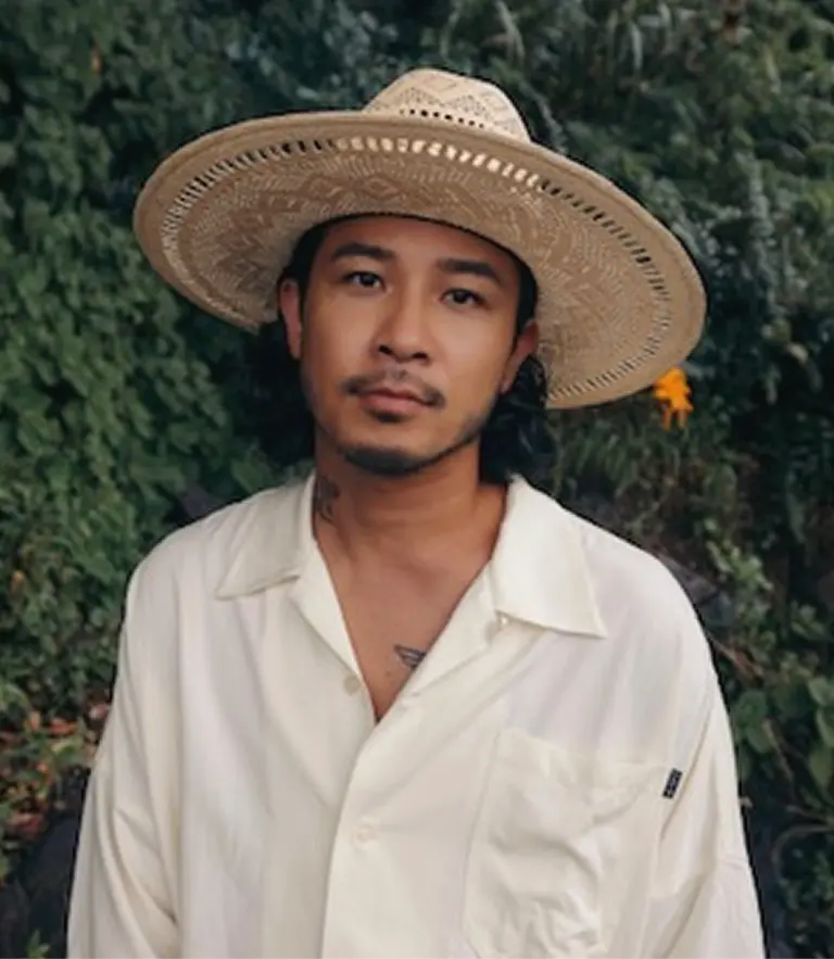 KENNY PARAVES